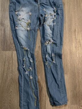 Distressed Light Blue Women's Jeans with Chain Detail